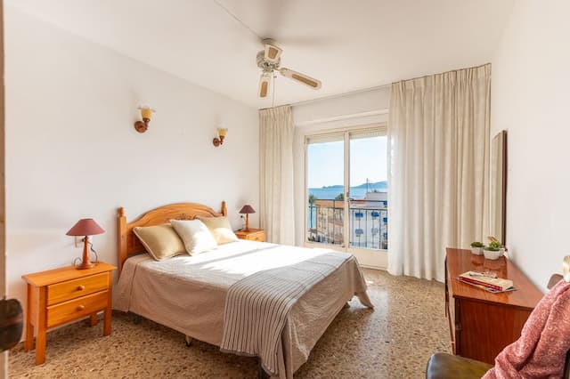 Flat for sale in Puerto, Jávea, Alicante, a few metres from the sea with beautiful views.