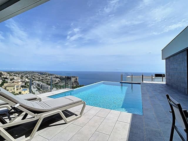 Villa de style moderne avec vue sur la mer à Cumbre del Sol, Benitachell (Alicante)