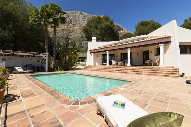 Villa im mediterranen Stil mit freiem Blick auf das Tal, gelegen in Montgó, Jávea (Alicante)