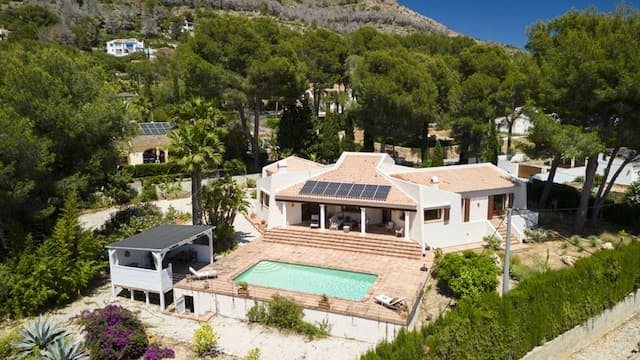 Villa im mediterranen Stil mit freiem Blick auf das Tal, gelegen in Montgó, Jávea (Alicante)