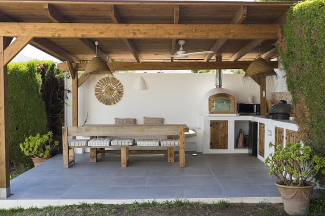 Exclusiva villa renovada en Toscal, Jávea, con piscina privada y apartamento de invitados