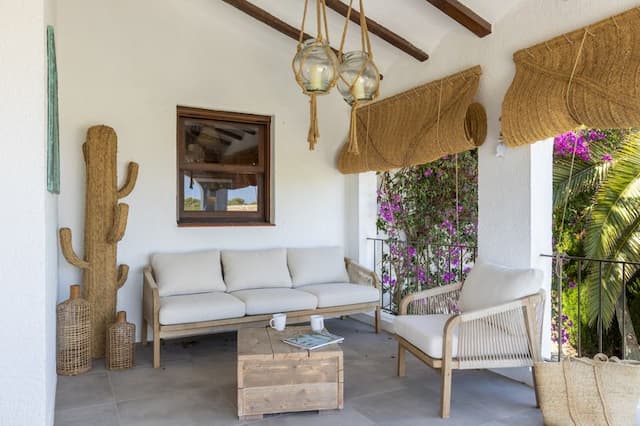 Exclusiva villa renovada en Toscal, Jávea, con piscina privada y apartamento de invitados