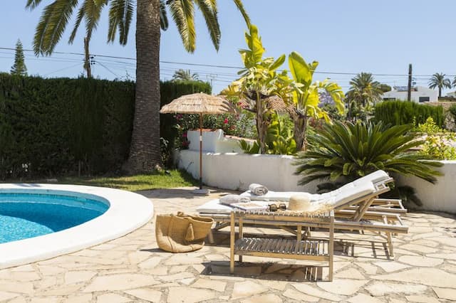 Exclusiva villa renovada en Toscal, Jávea, con piscina privada y apartamento de invitados