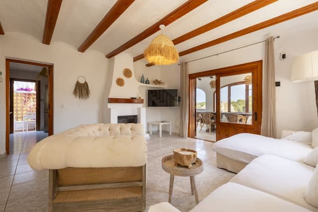 Exclusiva villa renovada en Toscal, Jávea, con piscina privada y apartamento de invitados