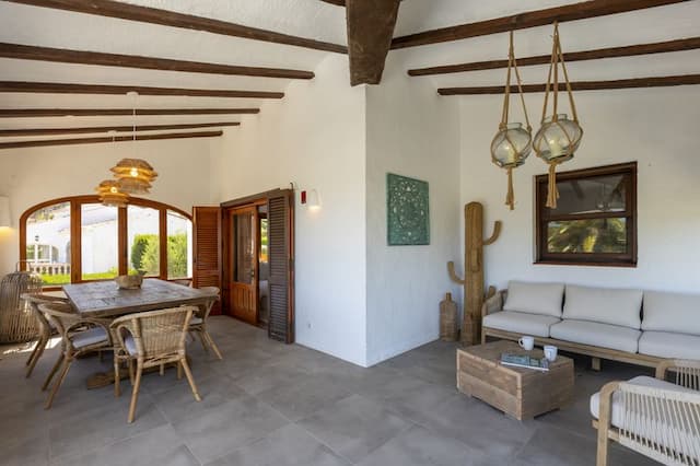 Exclusiva villa renovada en Toscal, Jávea, con piscina privada y apartamento de invitados