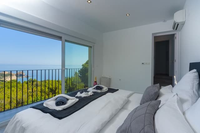 Elegant villa with fantastic views of the sea and the island of Portichol in Jávea (Alicante) Spain