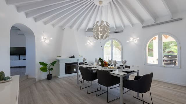 Elegant villa with fantastic views of the sea and the island of Portichol in Jávea (Alicante) Spain