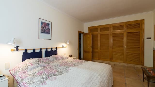 Mediterranean villa in the prestigious Portichol area of Jávea with panoramic views of Jávea Bay and Cabo de San Antonio.