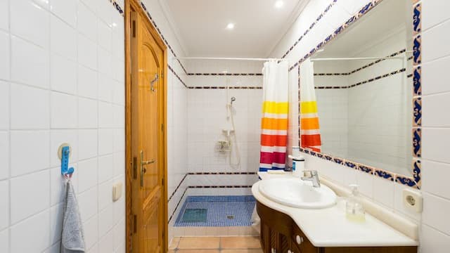 Mediterranean villa in the prestigious Portichol area of Jávea with panoramic views of Jávea Bay and Cabo de San Antonio.