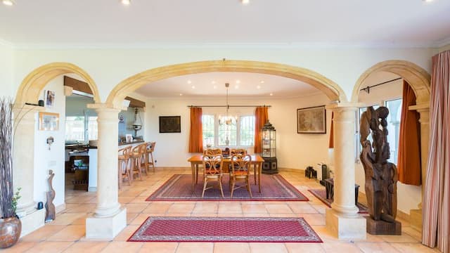 Mediterranean villa in the prestigious Portichol area of Jávea with panoramic views of Jávea Bay and Cabo de San Antonio.