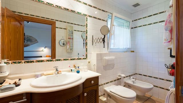Mediterranean villa in the prestigious Portichol area of Jávea with panoramic views of Jávea Bay and Cabo de San Antonio.
