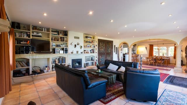 Mediterranean villa in the prestigious Portichol area of Jávea with panoramic views of Jávea Bay and Cabo de San Antonio.