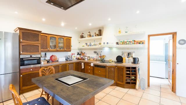 Mediterranean villa in the prestigious Portichol area of Jávea with panoramic views of Jávea Bay and Cabo de San Antonio.