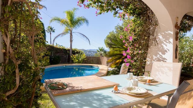 Mediterranean villa in the prestigious Portichol area of Jávea with panoramic views of Jávea Bay and Cabo de San Antonio.