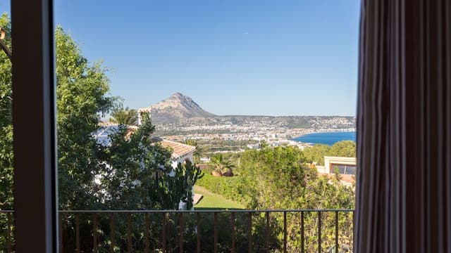 Mediterranean villa in the prestigious Portichol area of Jávea with panoramic views of Jávea Bay and Cabo de San Antonio.