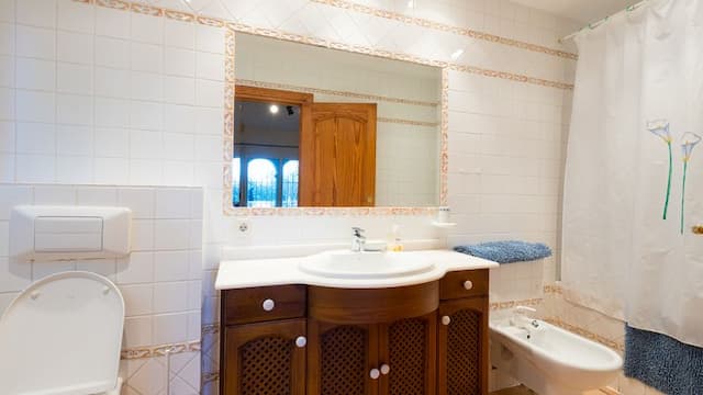 Mediterranean villa in the prestigious Portichol area of Jávea with panoramic views of Jávea Bay and Cabo de San Antonio.