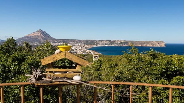 Mediterranean villa in the prestigious Portichol area of Jávea with panoramic views of Jávea Bay and Cabo de San Antonio.