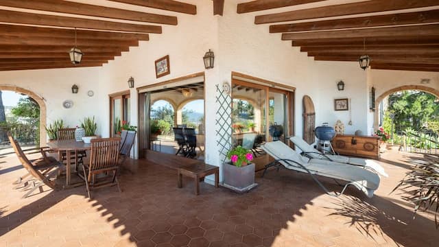 Villa  de estilo mediterráneo con vistas panorámicas al mar en La Corona, Jávea, a unos metros del Puerto.