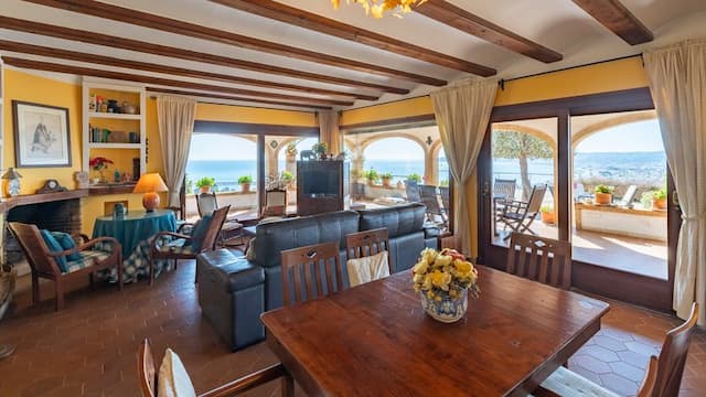 Villa  de estilo mediterráneo con vistas panorámicas al mar en La Corona, Jávea, a unos metros del Puerto.
