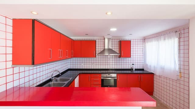 Apartment in the Village of Jávea with Garage and Storage Room