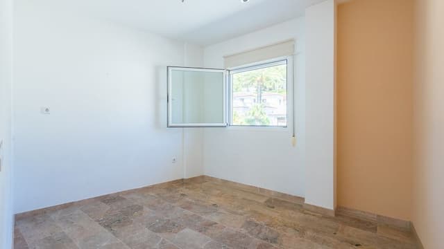 Apartment in the Village of Jávea with Garage and Storage Room