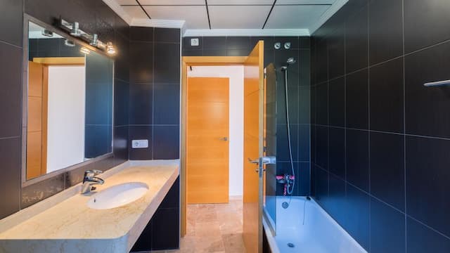 Apartment in the Village of Jávea with Garage and Storage Room