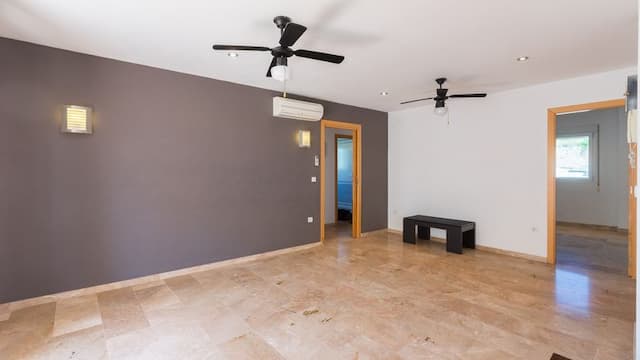 Apartment in the Village of Jávea with Garage and Storage Room