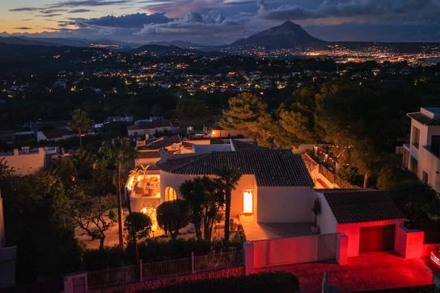 Renovierte Villa mit Panoramablick in Balcón al Mar, Jávea