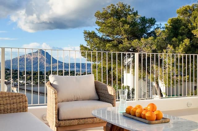 Renovierte Villa mit Panoramablick in Balcón al Mar, Jávea