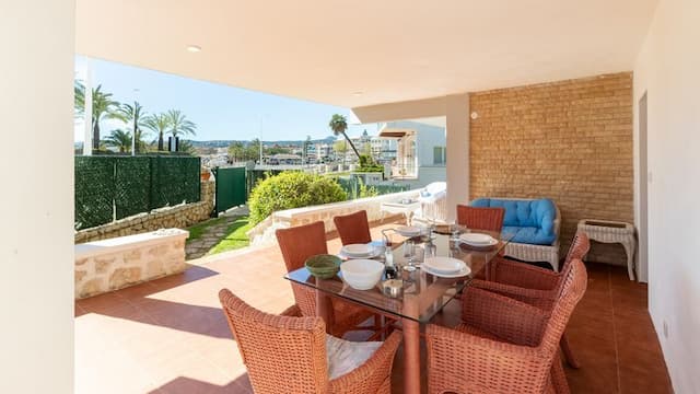 Niedawno odnowiony apartament na parterze, zaledwie kilka kroków od plaży Arenal w Jávea