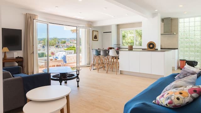 Niedawno odnowiony apartament na parterze, zaledwie kilka kroków od plaży Arenal w Jávea