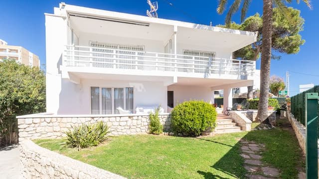 Niedawno odnowiony apartament na parterze, zaledwie kilka kroków od plaży Arenal w Jávea