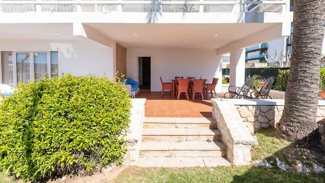 Niedawno odnowiony apartament na parterze, zaledwie kilka kroków od plaży Arenal w Jávea