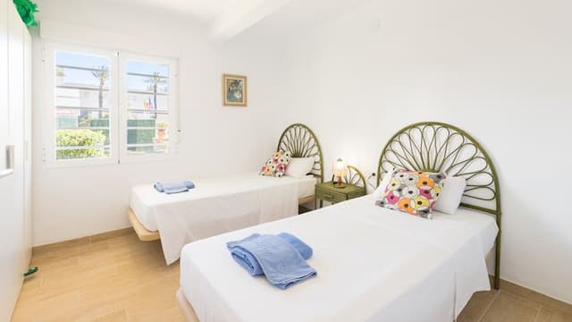 Niedawno odnowiony apartament na parterze, zaledwie kilka kroków od plaży Arenal w Jávea