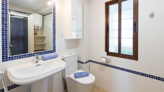 Niedawno odnowiony apartament na parterze, zaledwie kilka kroków od plaży Arenal w Jávea