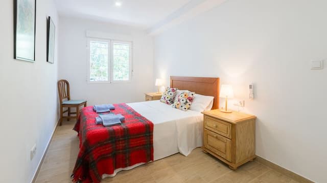 Niedawno odnowiony apartament na parterze, zaledwie kilka kroków od plaży Arenal w Jávea