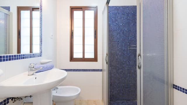 Niedawno odnowiony apartament na parterze, zaledwie kilka kroków od plaży Arenal w Jávea