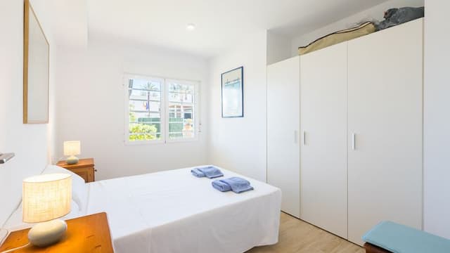 Niedawno odnowiony apartament na parterze, zaledwie kilka kroków od plaży Arenal w Jávea