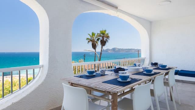 Ruim appartement aan de eerste lijn met uitzicht op zee in Montañar II, Jávea