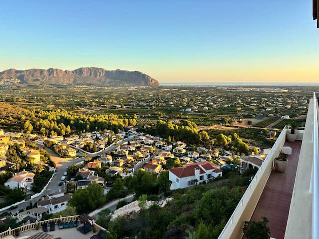 Villa with Panoramic Views of the Sea and the Valley in Pedreguer, Alicante