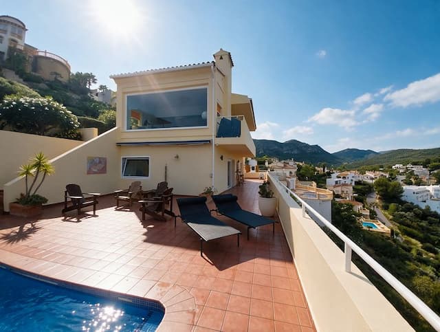 Villa with Panoramic Views of the Sea and the Valley in Pedreguer, Alicante