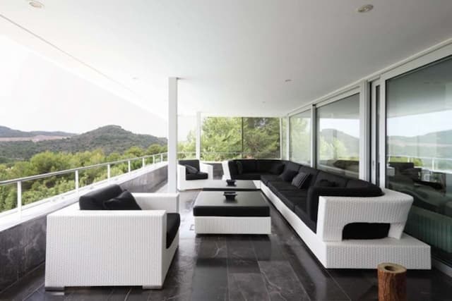 En Castellón villa en venta contemporánea en la urbanización La Coma.
