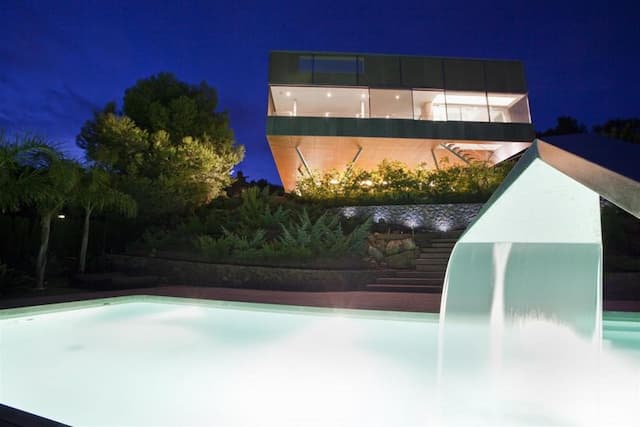 En Castellón villa en venta contemporánea en la urbanización La Coma.