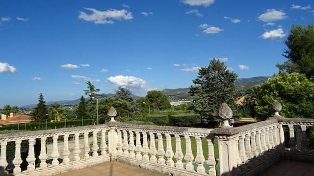Venta de chalet en Onteniente (Valencia) con gran parcela.