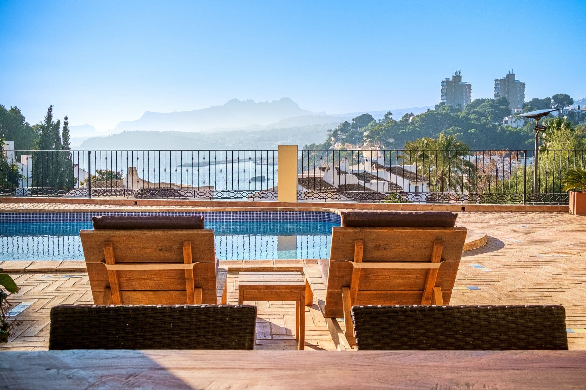 Willa w stylu śródziemnomorskim z widokiem na morze w Moraira, Alicante, kilka metrów od plaży Portet