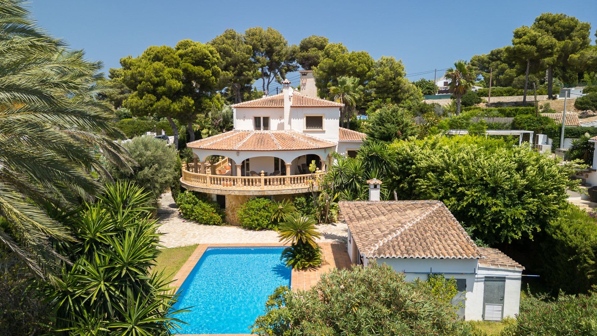 Villa mediterránea a poca distancia de la playa en Portichol, Jávea.