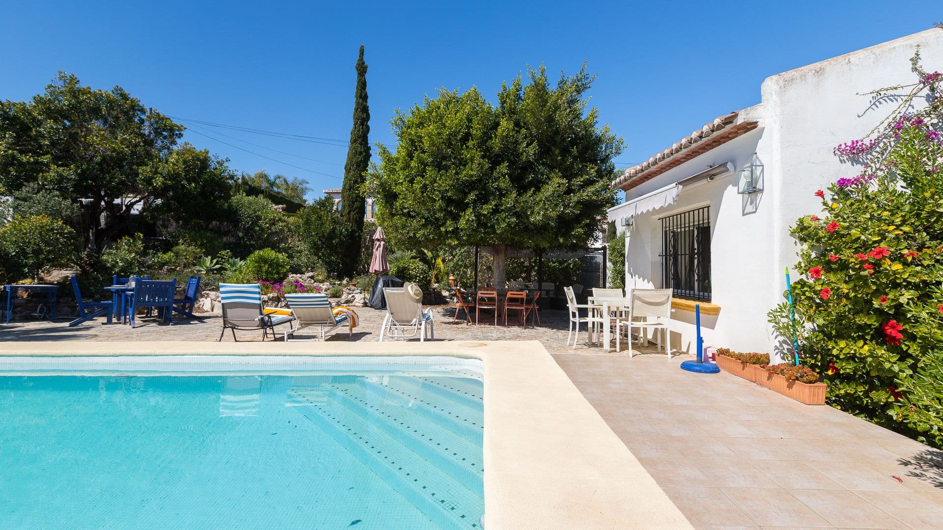 Villa con piscina privada y apartamento de invitados en Pinosol, Jávea
