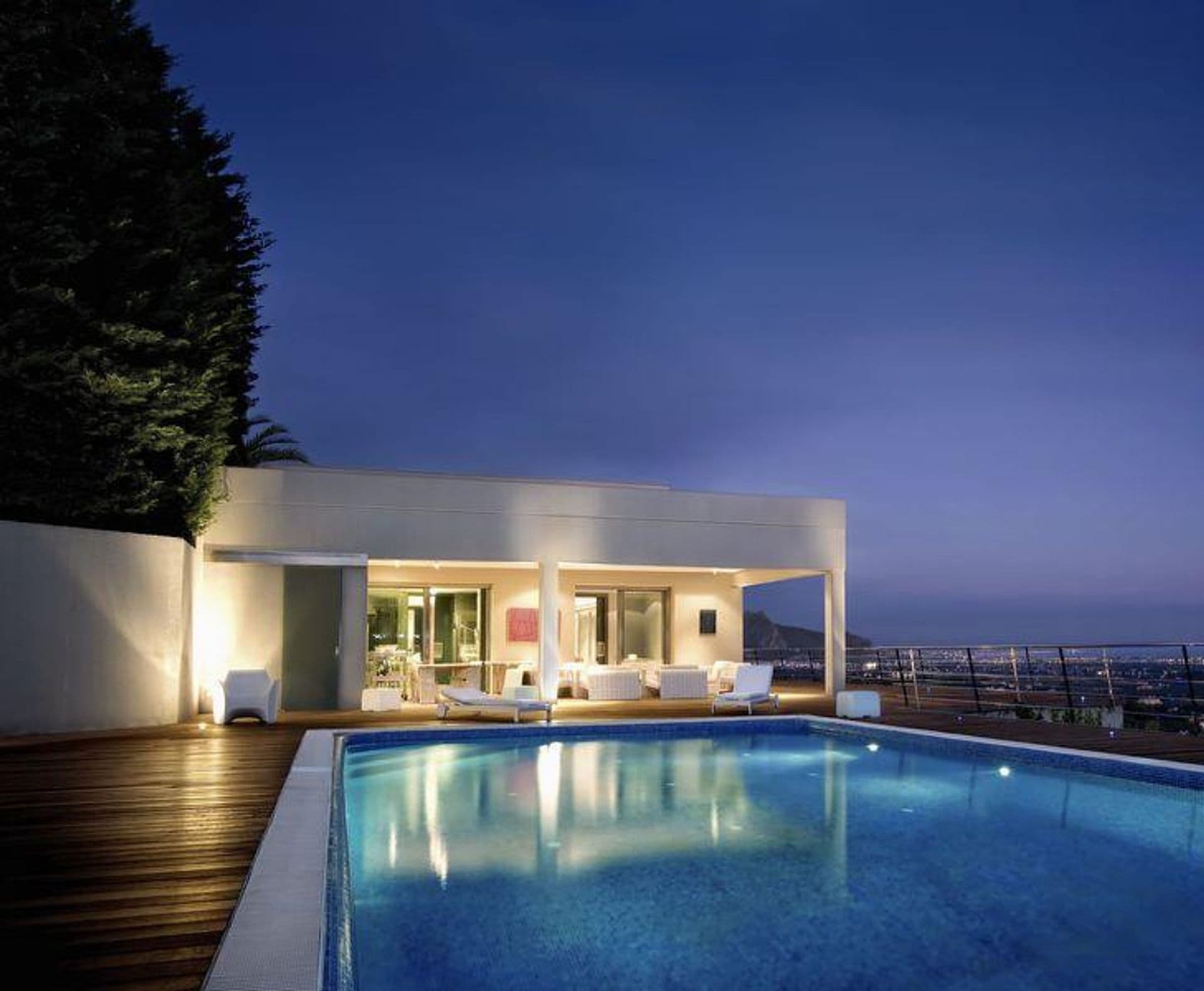 Impressive villa for rent with views of the golf in Dénia.