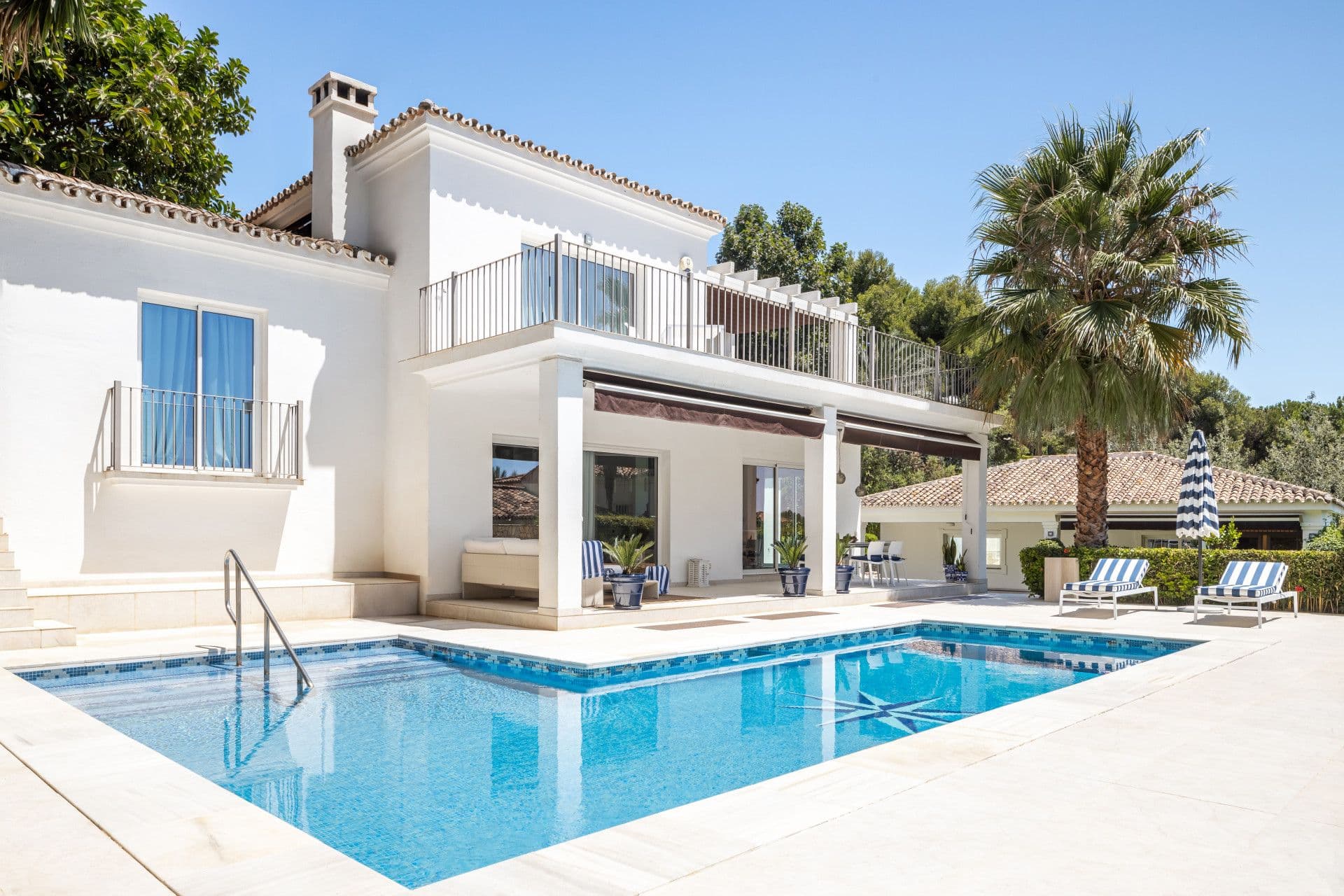 Villa unifamiliar en alquiler en Cascada de Camoján, Marbella.