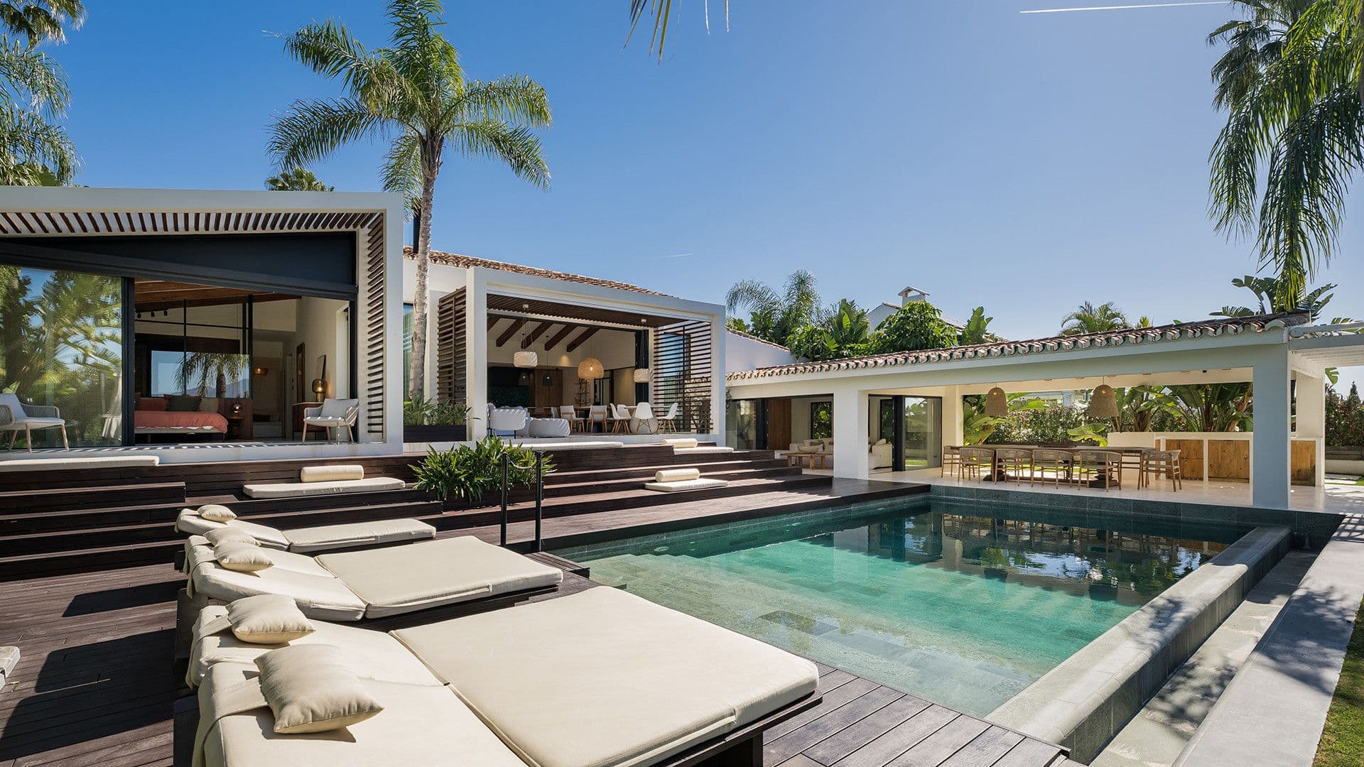 Villa en primera línea de golf en Nueva Andalucía.